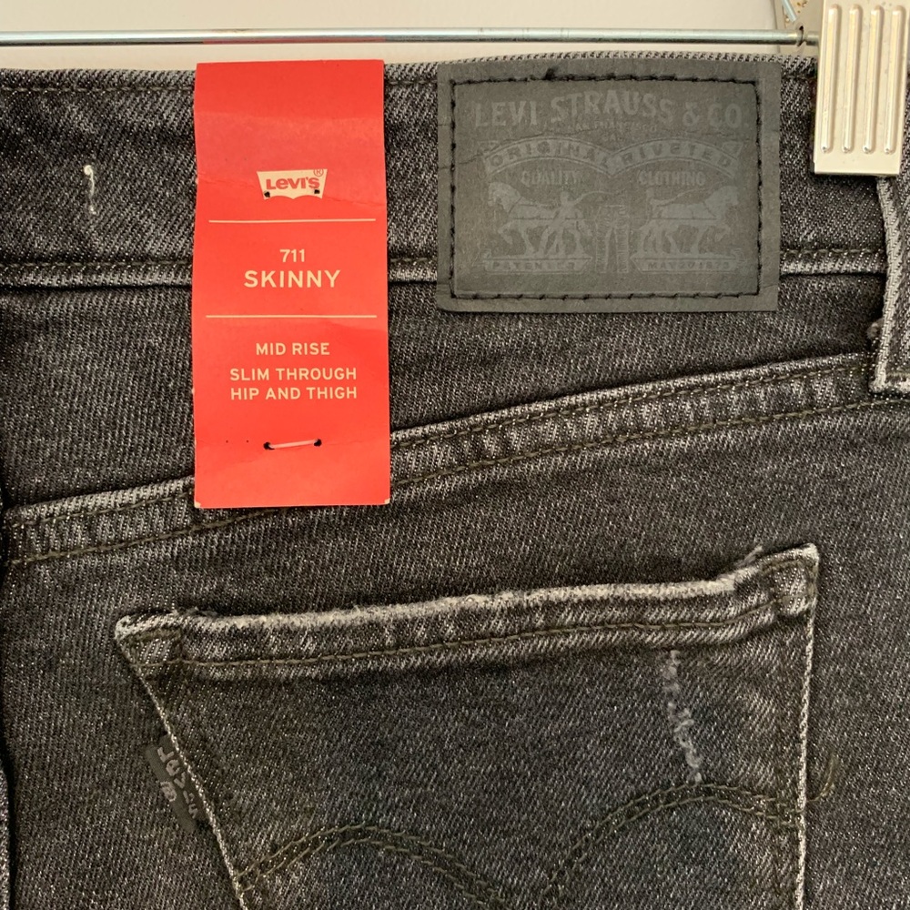 NWT Levi’s 711 Skinny Mid Rise Distressed Jeans - Picture 7 of 8
